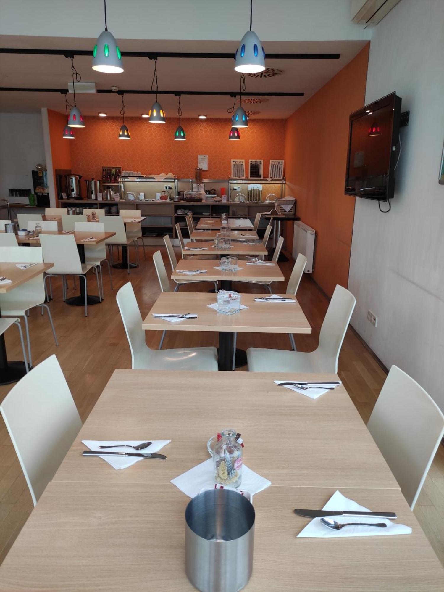 Orange Wings Wiener Neustadt Ngoại thất bức ảnh